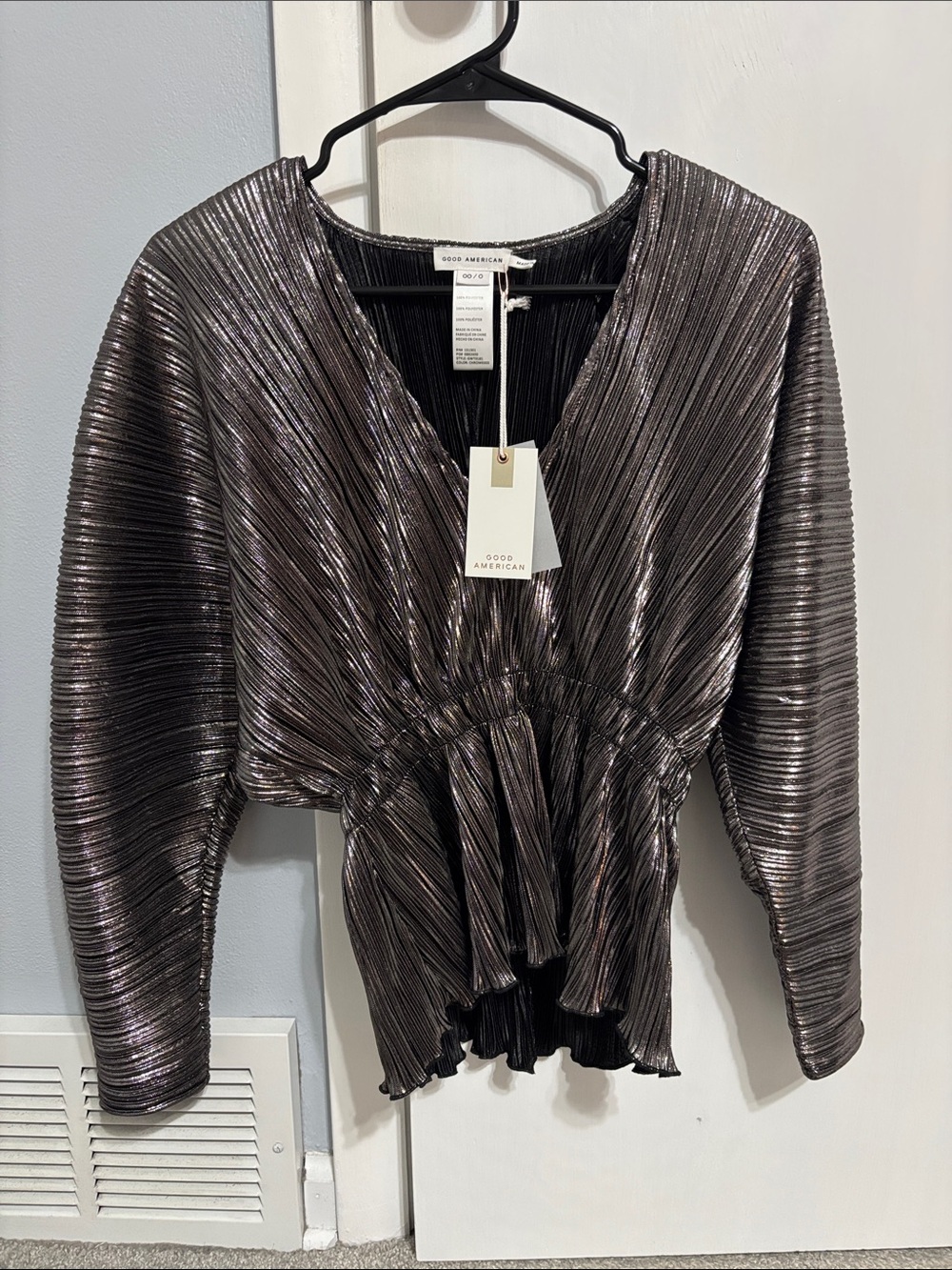 Good American Shimmery Pleated V-Neck Long Sleeve Top - Metallic Charcoal
